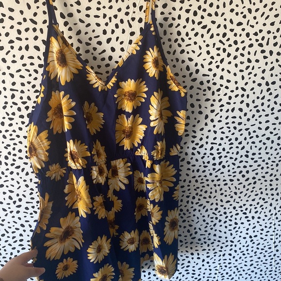Sunflower romper - Picture 2 of 3
